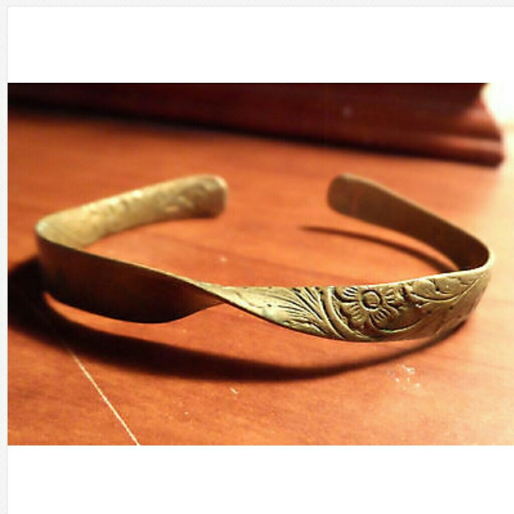 ETCHED floral Brass Twist Bracelet Polynesian